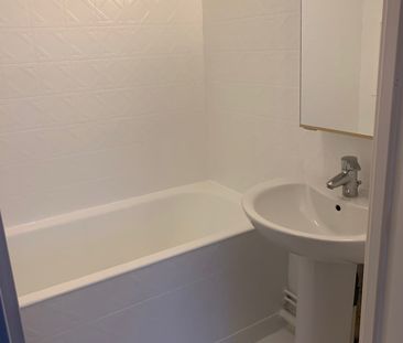 Location Appartement 2 pièces 41m² VERSAILLES 78000 - Photo 2
