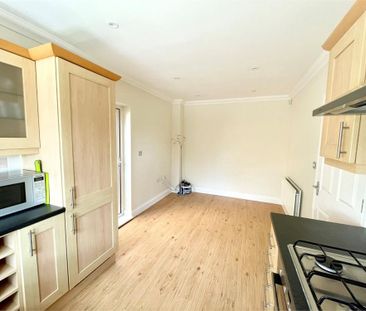 3 bedroom semi-detached house to rent - Photo 4