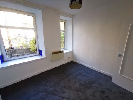 2 Baldovan Terrace, Maryfield, Dundee - Photo 4