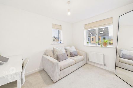 4 bedroom detached house to rent - Photo 5