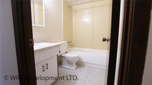 2 Bedroom With Den - Photo 1