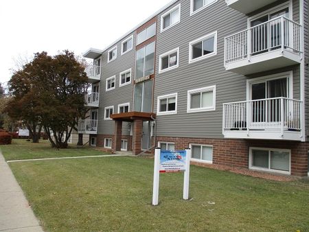 2 Bedroom Unit Across from Hospital!! - Photo 3