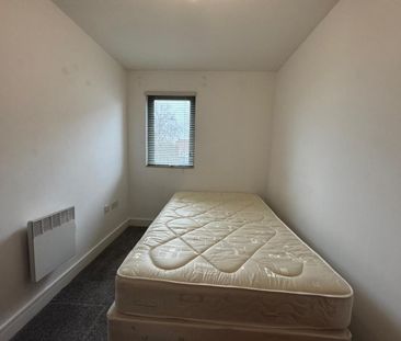 3 bedroom Flat To Let - Photo 3
