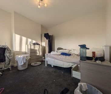 5 bedroom flat to rent - Photo 2