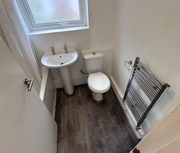 Room in a Shared House, Thyra Grove, NG9 - Photo 4