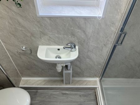 3 bedroom Semi-detached house to rent - Photo 5