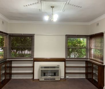 Gorgeous Three Bedroom East Albury Home - Photo 2