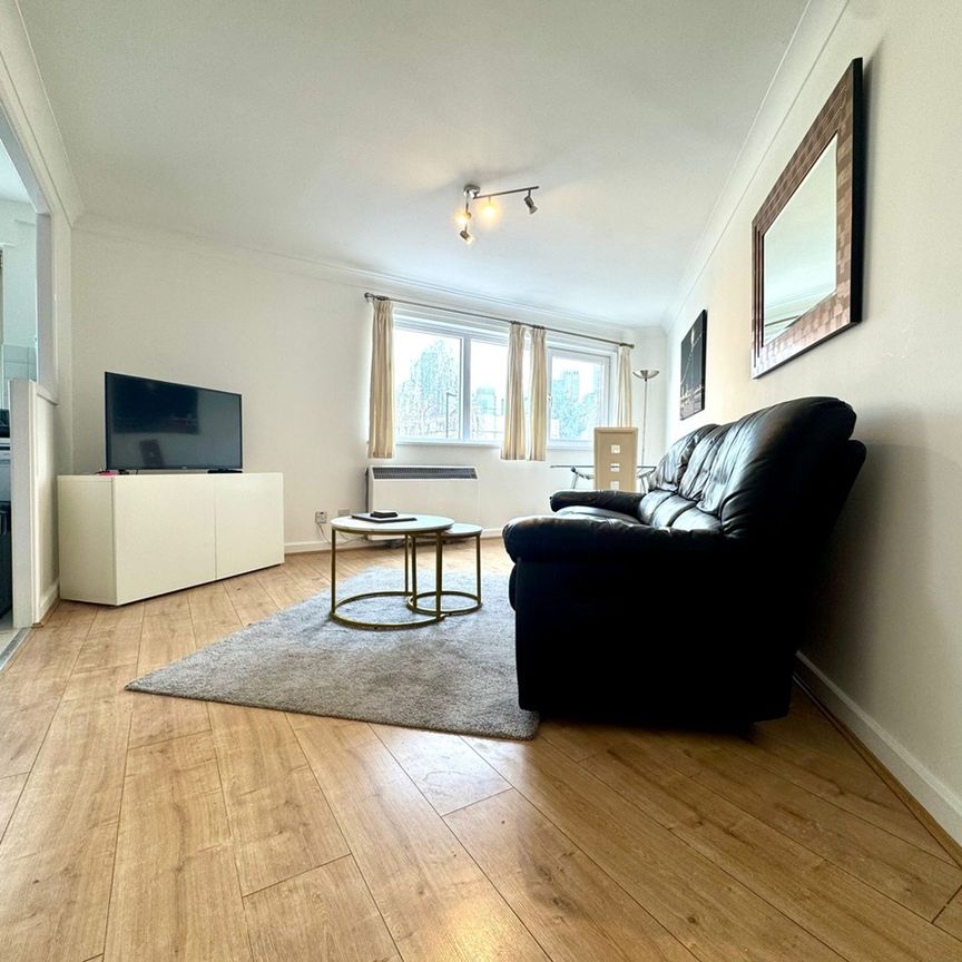 2 Bed Flat, Westferry Road, E14 - Photo 1