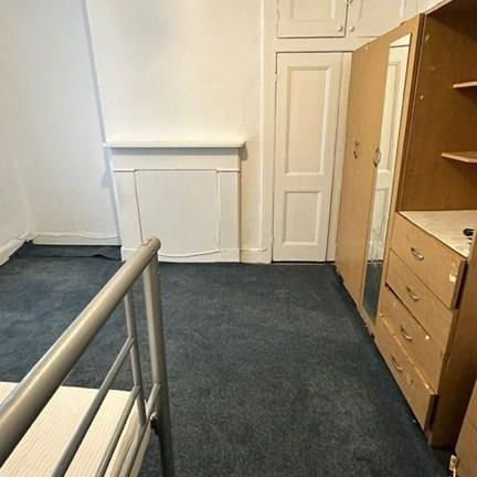 1 bedroom in a flat share to rent - Photo 1
