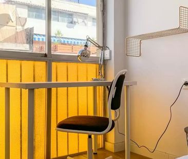 Carrer de l'Antiga Travessera, L'Hospitalet de Llobregat, Catalonia... - Photo 4