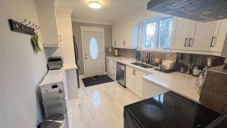 For Lease - 301 Browndale Crescent Unit# Main, Richmond Hill, Ontario - Photo 2