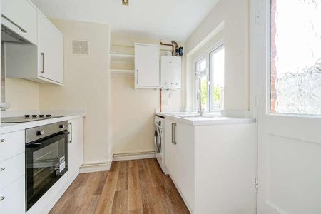 Langborough Road, RG40 - Photo 5