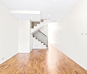 1/198 George Street, Erskineville NSW 2043 - Townhouse For Rent | D... - Photo 6