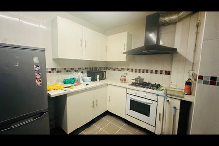 2 Bed Semi-Detached House, Morse Road, M40 - Photo 4