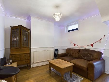 4 bedroom terraced house to rent - Photo 5