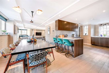 Outstanding duplex Penthouse apartment in a small boutique development close to Oxford Street & Marylebone High Street. - Photo 5