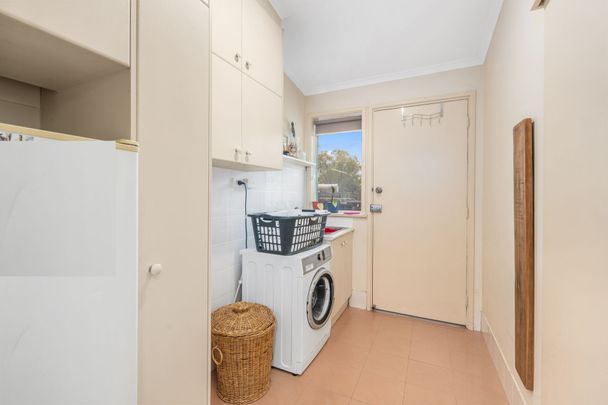 Spacious Four Bedroom Family Home - Photo 1