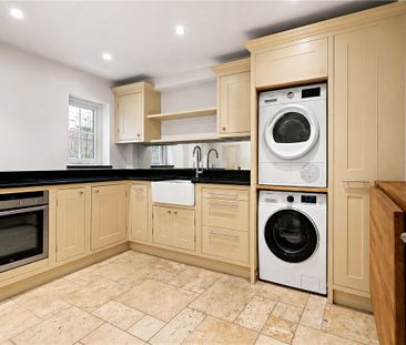 A stunning five double bedroom family Lion House refurbished to high standard ideally located on this residential road. EPC rating C - Photo 2