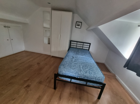 5 Bed Student Accommodation - Photo 5