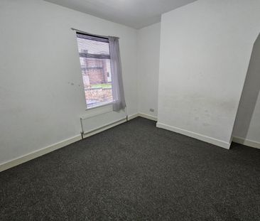 3 bed Terraced - To Let - Photo 3