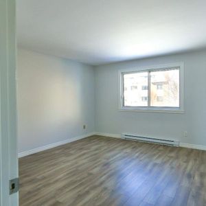 Spacieux et lumineux 4 1/2 ( Cession de Bail) - Photo 2