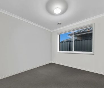 Modern Stunning Family Home! - Photo 1