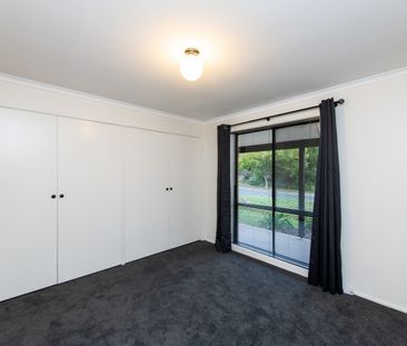 33 Buggy Crescent, McKellar ACT 2617 - House For Rent | Domain - Photo 4