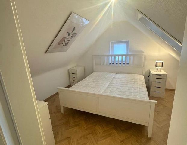 Stilvolle und möblierte 2-Zimmer-Wohnung in Stuttgart-West - befristet - Photo 1