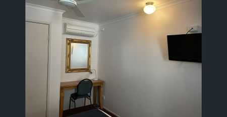 Charming 1-Bedroom Unit in the Heart of Gladstone Central – Convenient, Low-Maintenance Living! - Photo 2