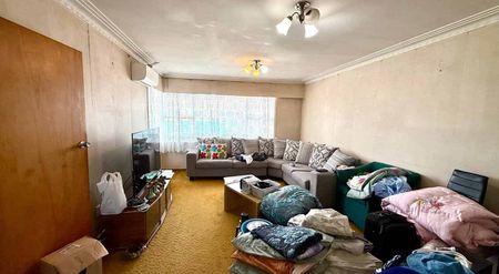 Cosy Two Bedroom Unit in Prime Location - Photo 2