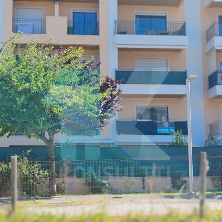 3 room luxury Flat for rent in Urbanizacao Quinta de Sao Goncalo - Photo 1