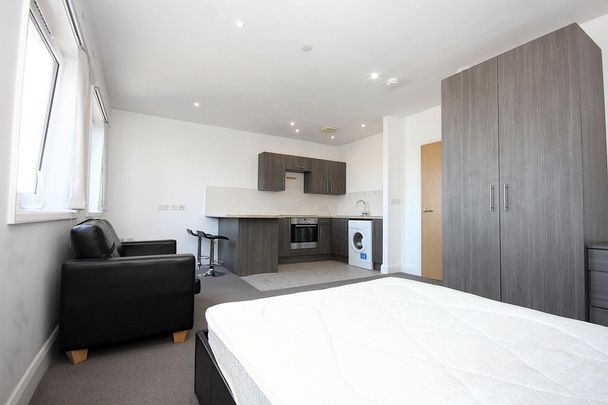 Studio to rent - Photo 1