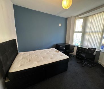 1 bedroom in a house share to rent - Photo 4