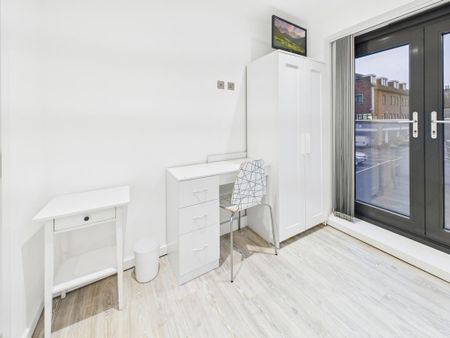 2 bedroom flat to rent - Photo 3