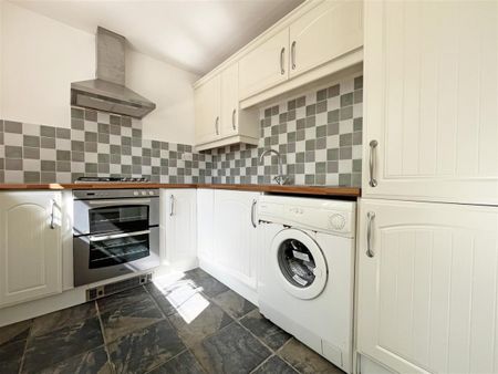 2 bedroom Maisonette to rent - Photo 3
