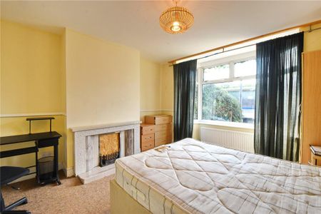 4 bedroom end of terrace house to rent - Photo 5