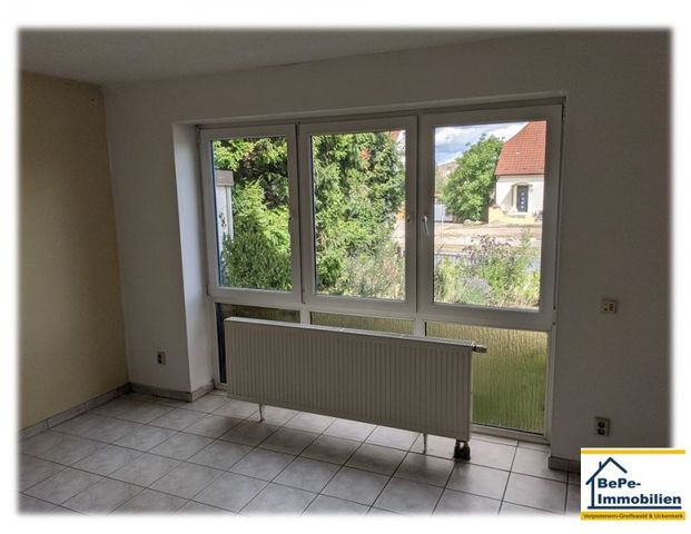 Helle 3- Raumwohnung + PKW- Stellplatz + Gartennutzung möglich - Photo 1