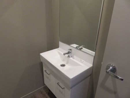 Fully Furnished Townhouse in Prime Location Opposite the University This well-presented brick townhouse offers comfortable, low-maintenance living in an unbeatable location directly across the road from the university. - Photo 5