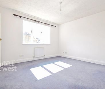 4 bedroom detached house to rent - Photo 3