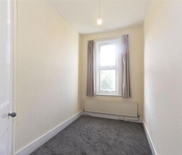 4 bedroom terraced house to rent - Photo 5