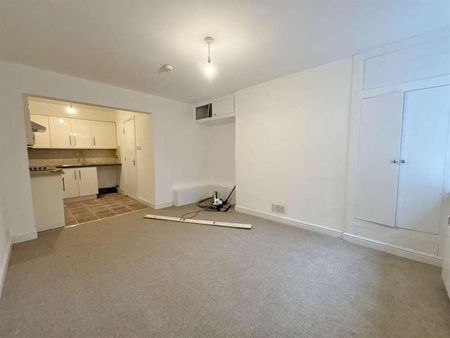 Grosvenor Road, Scarborough, YO11 - Photo 2