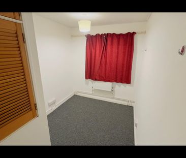 3 Bed Terraced House, Boyce Drive, BS2 - Photo 2