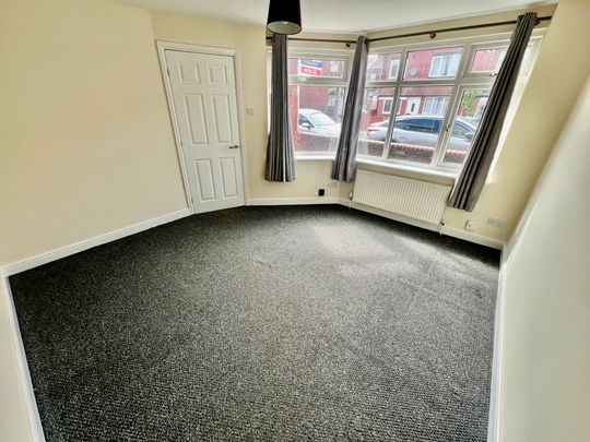 3 bedroom house to rent Longroyd Grove, LS11 - Photo 1