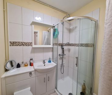 2 bedroom Flat To Let - Photo 4