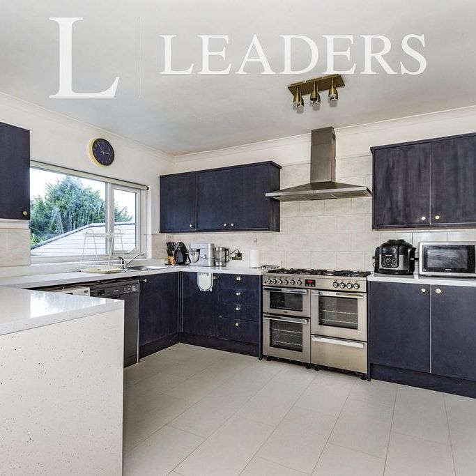 3 bedroom semi-detached house to rent - Photo 1