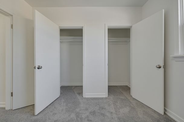 Edward Manor - Photo 1