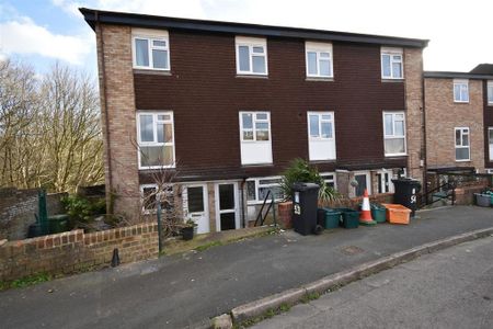 2 bedroom maisonette to rent - Photo 5