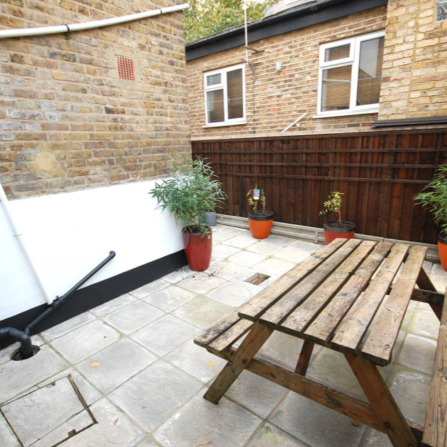 Studio to rent - Photo 1