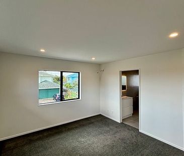 Stunning New 5-Bedroom Home in Otahuhu - Photo 6