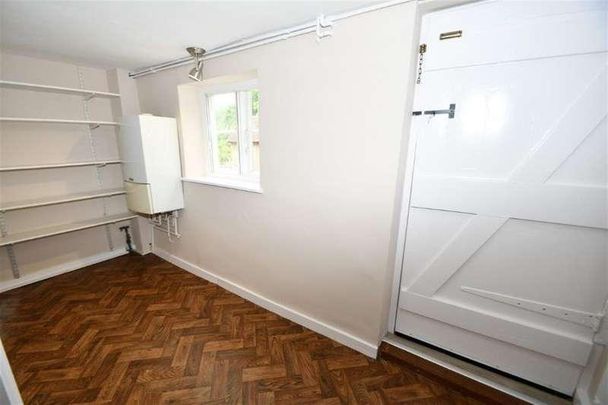 Bedroom Terraced Cottage In Godalming, GU7 - Photo 1